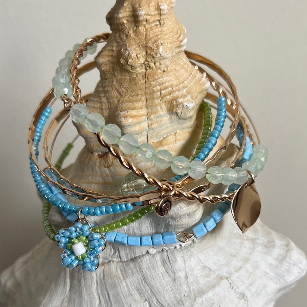 Elegant Beaded Flower Bracelet Set in Blue Green and Gold
